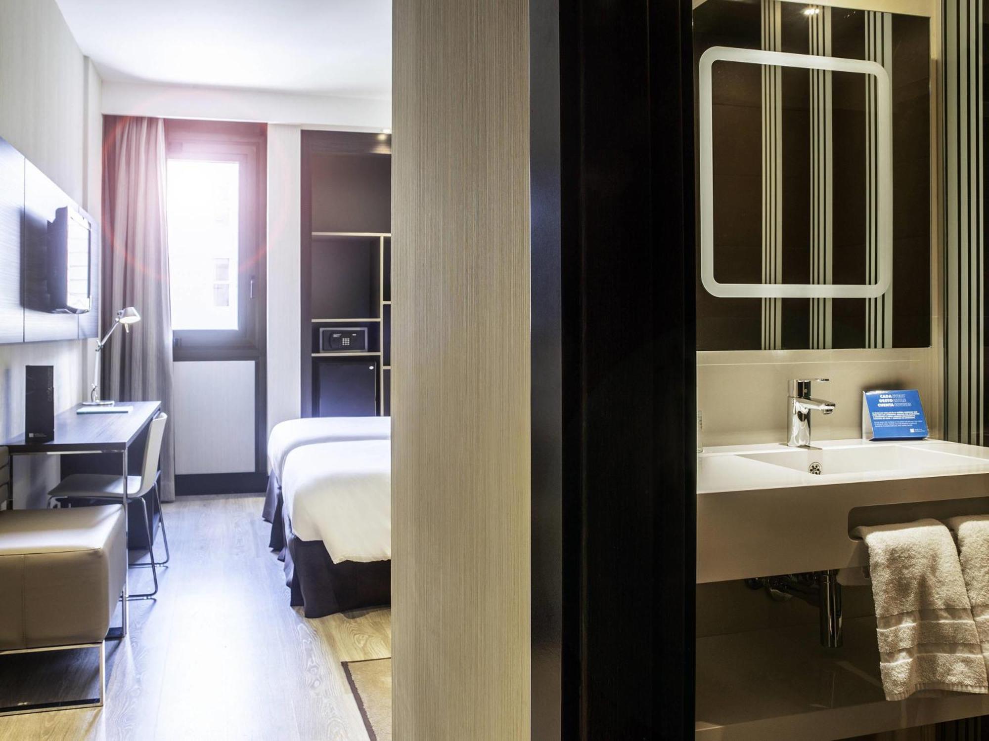 Standard Twin Room,1704843203:JPEG